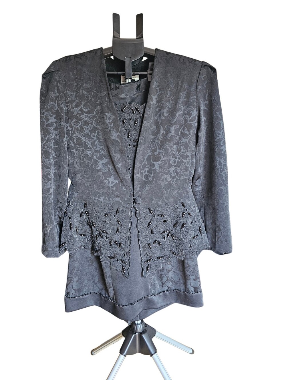In The Mood Beaded Jacquard Skirt Suit Set Black Cocktail Size 12. 2 piece set